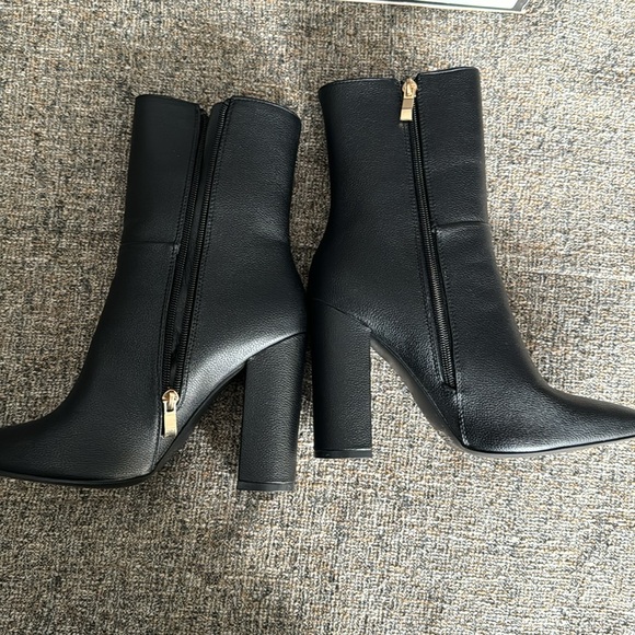Never worn Lulu's black Dawson black pebble over the ankle heels - Picture 2 of 5